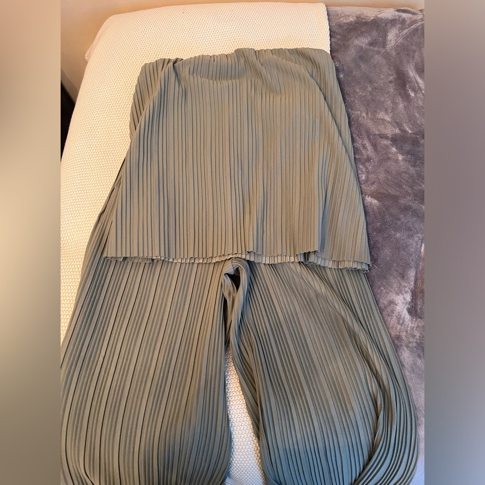 Pleated Olive Green Pants